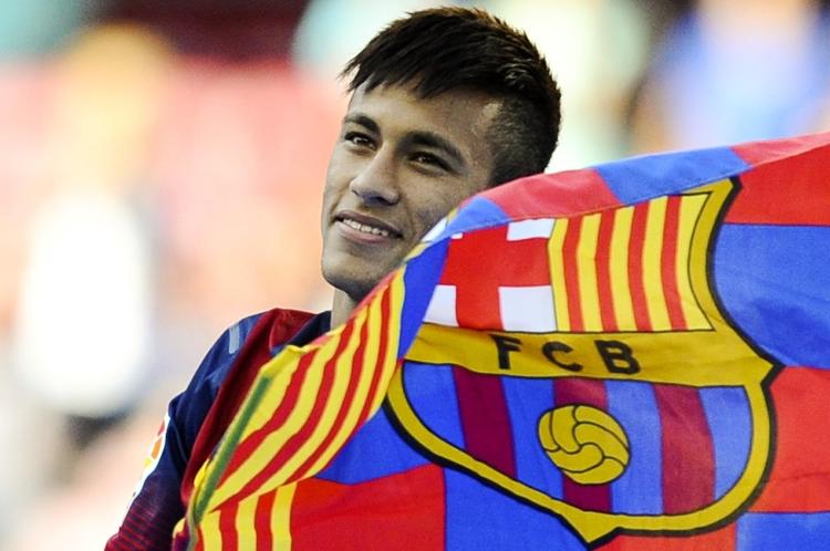 Neymar em sua apresentação no Barcelona, em 2013 Neymar em sua apresentação no Barcelona, em 2013