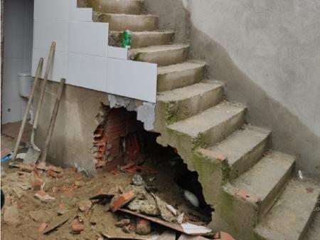 Buraco onde o corpo de Joice foi escondido depois do assassinato por estrangulamento - Polícia Civil SP