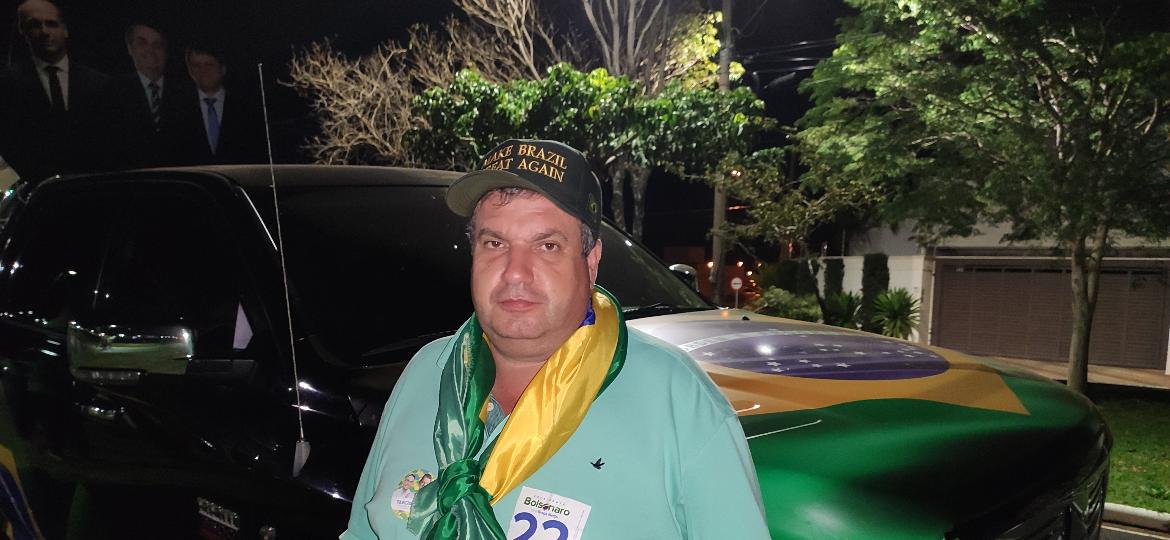 Contando com a reeleição de Jair Bolsonaro (PL) no primeiro turno, o empresário Ricardo Rebelato, fundador de um clube de tiro no interior de São Paulo, havia agendado uma "carreata da vitória" para domingo (2) - Rodrigo Ferrari/UOL