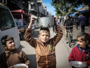 Dez crianças perdem uma ou duas pernas todo dia em Gaza, diz diretor de agência da ONU