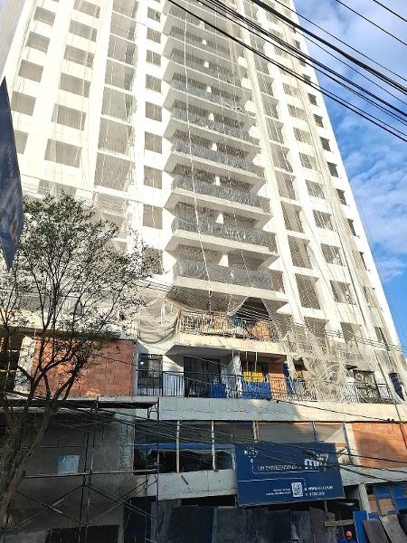 Prédio em obras com apartamentos destinados a famílias de baixa renda, em Pinheiros