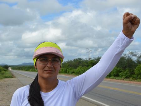 Lúcia Mota no trajeto de Petrolina ao Recife - Adriano Alves/UOL