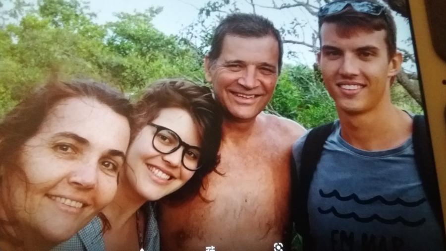 Da esq. para a dir., Maria Cláudia Kohler, a filha Marina Kohler Harkot, Paulo (o pai) e Fabio, o irmão - Maria Cláudia Kohler/Arquivo pessoal