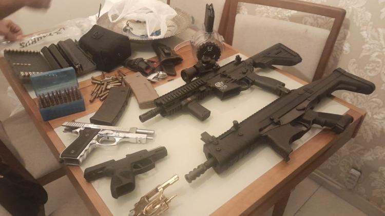 Armas e munições encontradas por policiais civis na casa de Alan dos Santos Germano, em 11 de março de 2025, em São José dos Campos Armas e munições encontradas por policiais civis na casa de Alan dos Santos Germano, em 11 de março de 2025, em São José dos Campos