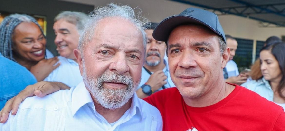 Juliano Maderada com o muso inspirador, o candidato Luiz Inácio Lula da Silva - Acervo pessoal