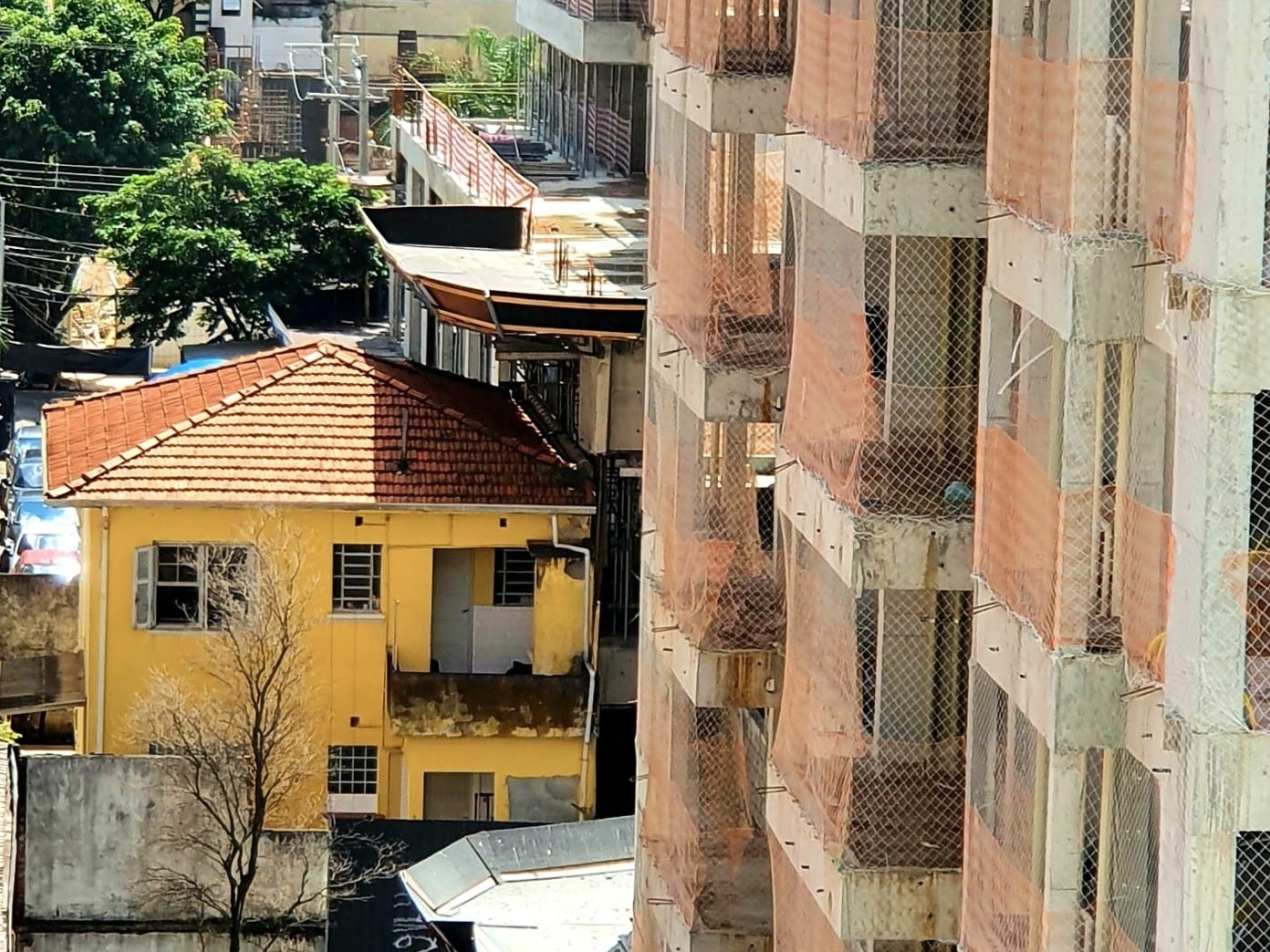 Construtoras populares ou de luxo: veja que ações rendem mais na Bolsa