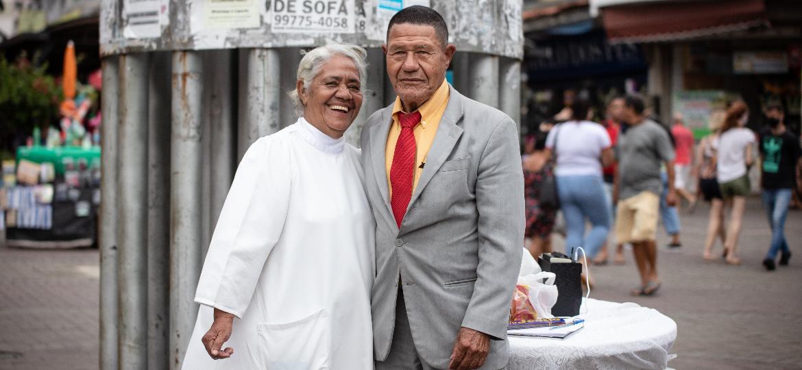 Marilza de Azevedo, 69, e seu noivo, Ananias Silva, 70, questionam vacina e uso de máscaras - Zo Guimarães/UOL