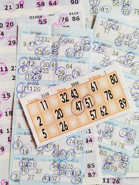 Cartelas de bingo de várias casas de apostas abertas em São Paulo; projeto de lei na Câmara libera jogos de azar no país - Rodrigo Bertolotto/UOL