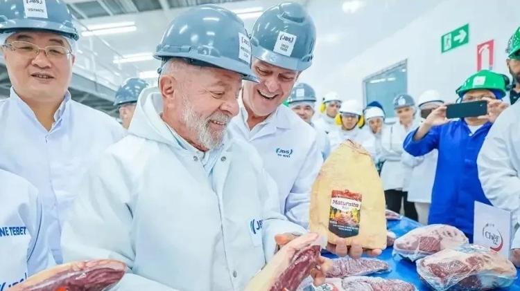 Lula visita fábrica da JBS em Campo Grande. À dir. do presidente, Wesley Batista