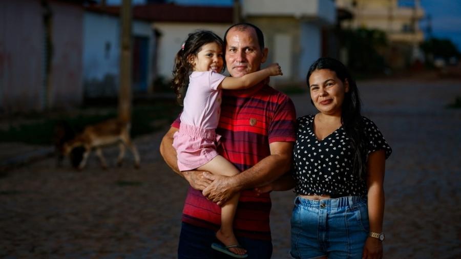  Edermi Cabrera e a família em Canudos: aguardando o futuro - Rafael Martins/UOL