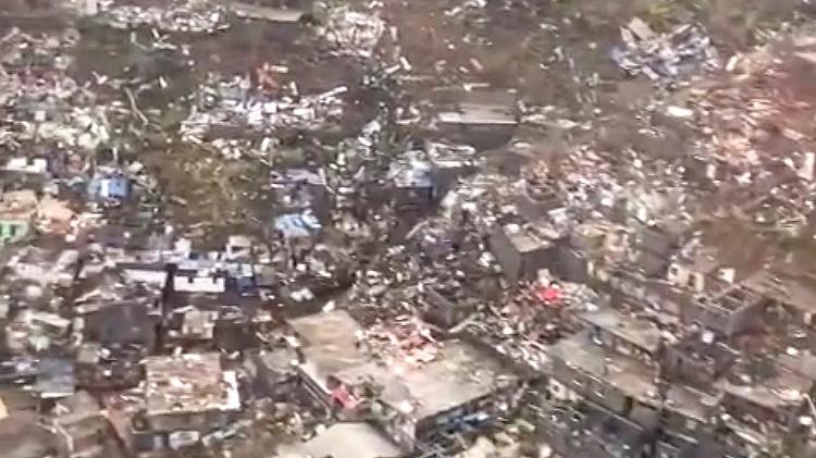 Imagem aérea de imóveis detruídos após passagem do ciclone Chido, em Mayotte