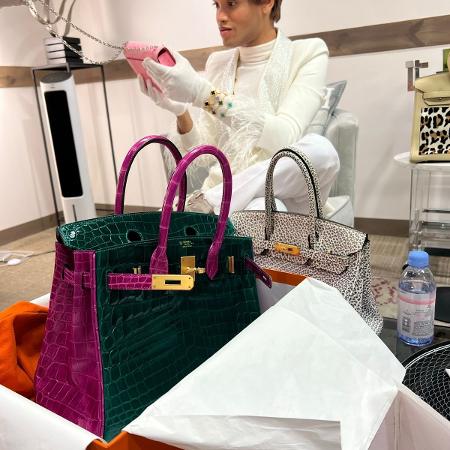 João em visita à loja Madison Avenue Couture, revendedora de bolsas em NY: 'Eu tenho acessos'