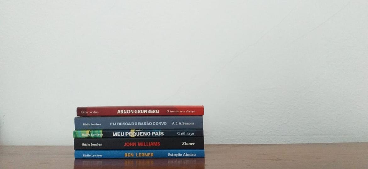 Livros editados pela Rádio Londres no Brasil - Daniel Lisboa/UOL