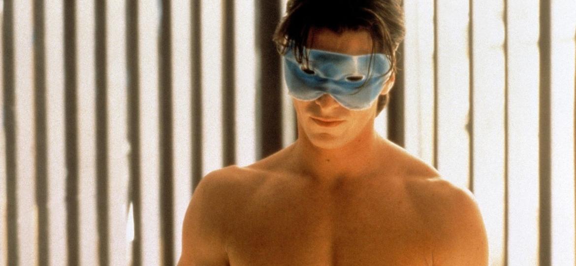 O personagem Patrick Bateman do filme "Psicopata Americano" se tornou um ícone em nichos virtuais masculinistas que falam sobre aparência masculina - Reprodução/UOL