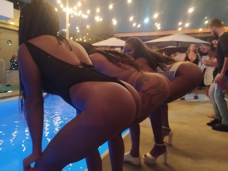 A noite cai, mas a animação continua em pool party dominical na zona oeste de São Paulo