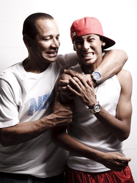Neymar pai e Neymar filho posam juntos em 2010 Neymar pai e Neymar filho posam juntos em 2010