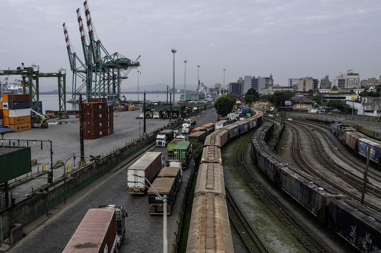 Gargalos de acessibilidade para caminhões no Porto de Santos