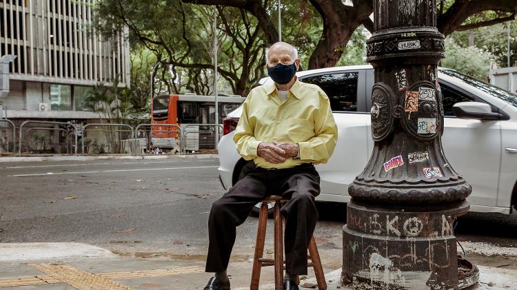 Salvador Neves em 1964 e 2021: apenas o "poste da Light" resistiu ao tempo - Mariana Pekin/UOL - Mariana Pekin/UOL