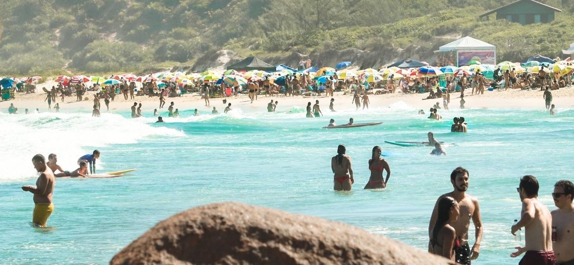 A praia do Rosa, em Santa Catarina, no sábado (9) - Isadora Camargo/UOL