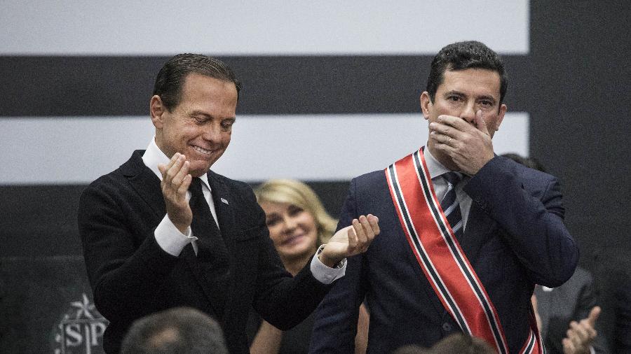 O governador João Doria entrega ao ex-ministro Sergio Moro a Ordem do Ipiranga, no Palácio dos Bandeirantes, em 2019 - Eduardo Knapp/Folhapress