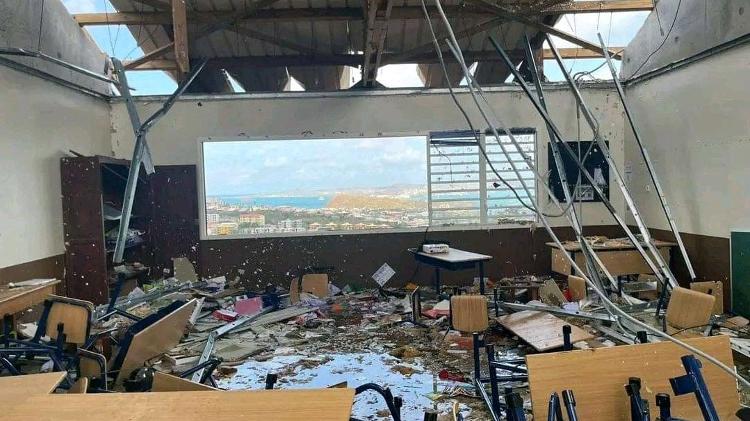  Escola destruída pela passagem do ciclone Chido em Mayotte, departamento ultramarino francês na África