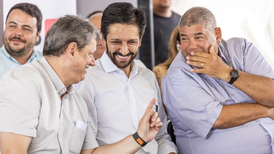 Tarcísio de Freitas (à esq.), Ricardo Nunes (ao centro) e Milton Leite: pressão para escolher o vice aumenta