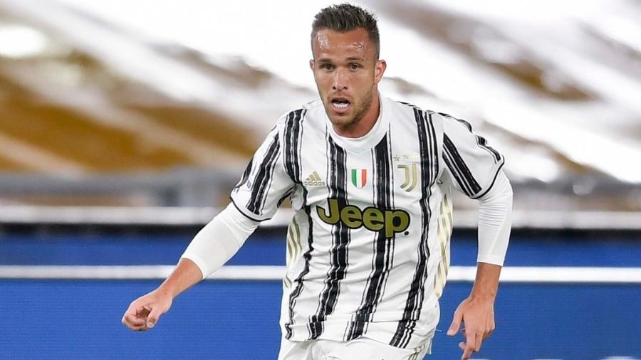 Fora dos planos da Juventus, Arthur tem contrato válido até junho de 2025 - Reprodução/ Facebook