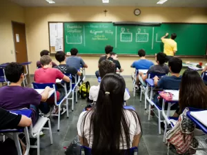 Governo cria poupança para alunos no CadÚnico concluírem o Ensino Médio