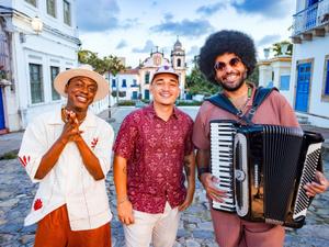 Trio Dominguinho fará estreia em um festival