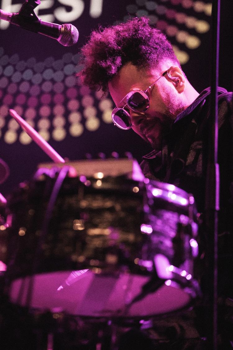 Kassa Overall faz show no C6 Fest