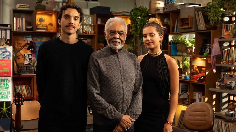 Gilberto Gil canta com os netos Bento e Flor na volta do Tiny Desk Brasil