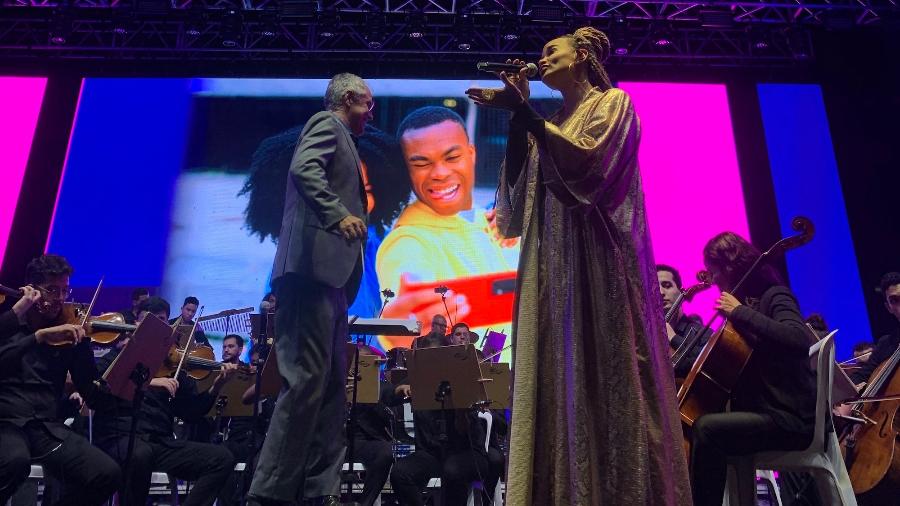 Luciana Melo se apresenta com a Orquestra Heliópolis na Virada Cultural Luciana Melo se apresenta com a Orquestra Heliópolis na Virada Cultural