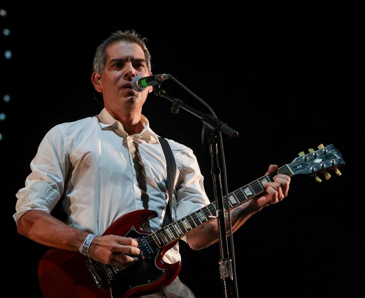 Dado Villa-Lobos fez o show de abertura do show que celebra 40 anos de Paralamas, no sábado (31), no Allianz Parque