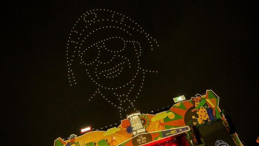 Alok homenageia Luiz Gonzaga com drones em São João de Campina Grande Alok homenageia Luiz Gonzaga com drones em São João de Campina Grande