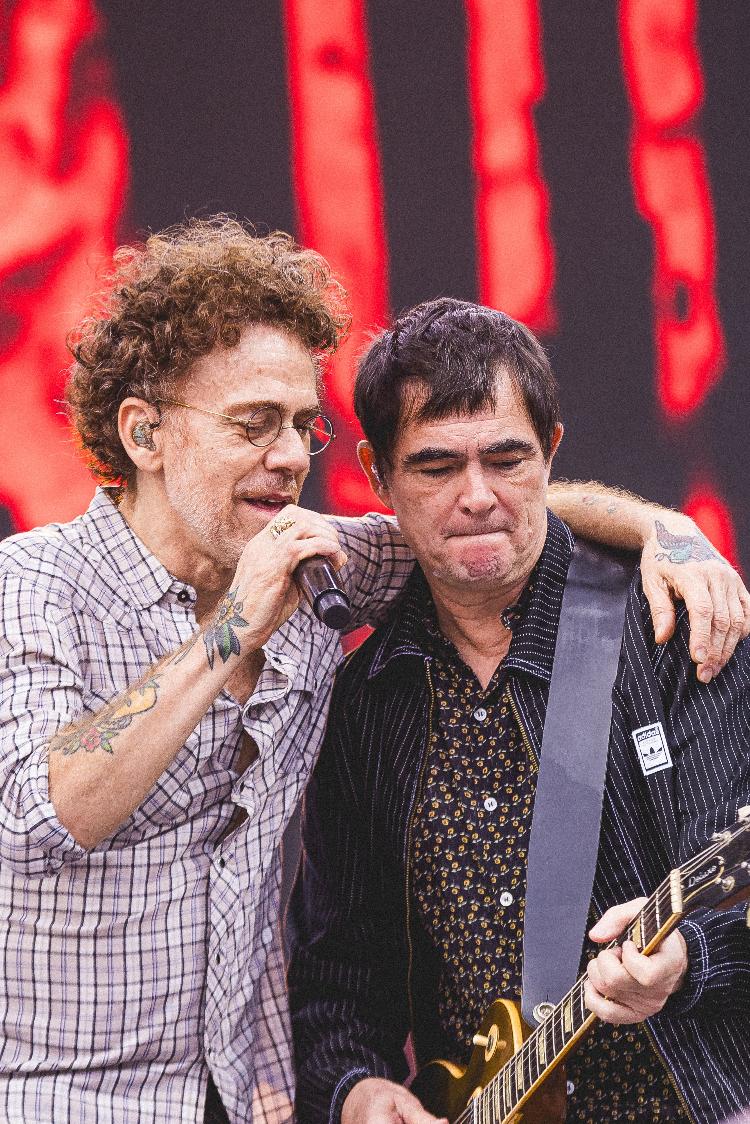 Nando Reis e Samuel Rosa no palco do Doce Maravilha 2025 Nando Reis e Samuel Rosa no palco do Doce Maravilha 2025