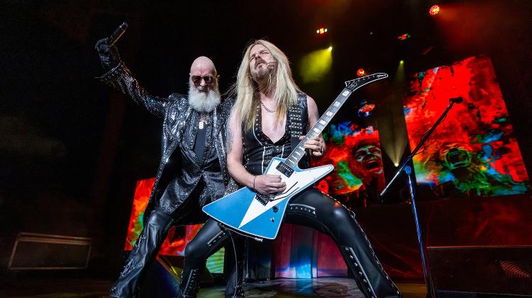 Rob Halford e Richie Faulkner em show do Judas Priest em Michigan, em 2024 Rob Halford e Richie Faulkner em show do Judas Priest em Michigan, em 2024
