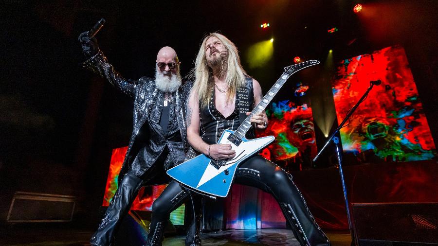 Rob Halford e Richie Faulkner em show do Judas Priest em Michigan, em 2024 Rob Halford e Richie Faulkner em show do Judas Priest em Michigan, em 2024