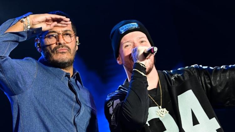 Criolo e Ferrugem se divertem no palco do TIM Music Festival, na noite de domingo (13), no Rio Criolo e Ferrugem se divertem no palco do TIM Music Festival, na noite de domingo (13), no Rio