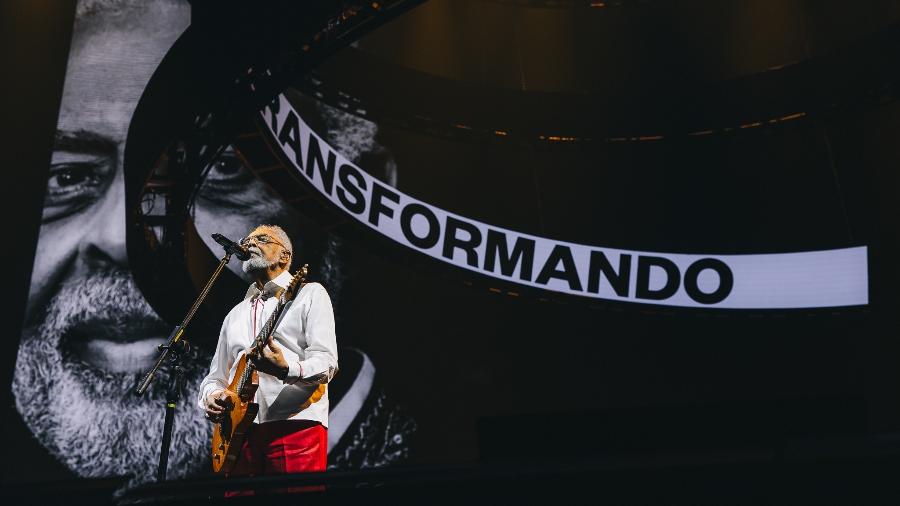 Gilberto Gil durante show da turnê 'Tempo Rei', que vai ganhar um cruzeiro Gilberto Gil durante show da turnê 'Tempo Rei', que vai ganhar um cruzeiro