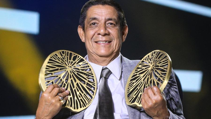 Zeca Pagodinho com seus dois troféus no Prêmio da Música Brasileira 2025 Zeca Pagodinho com seus dois troféus no Prêmio da Música Brasileira 2025
