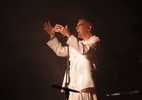 Grandioso, Arnaldo Antunes ilumina palco e plateia no 1º Toca Sessions