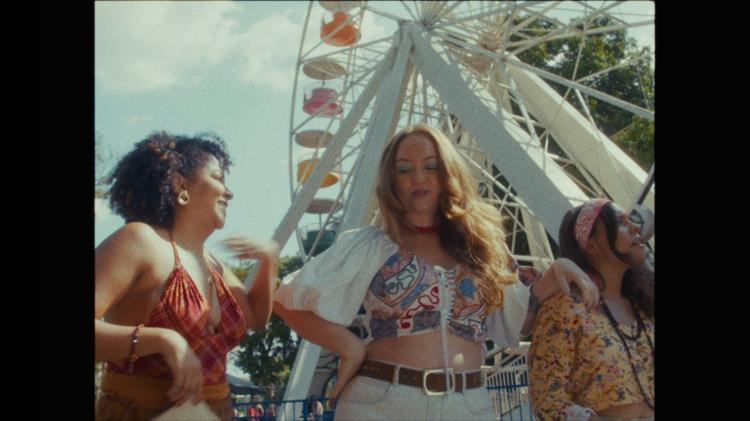 Novo clipe do Boogarins recria Goiânia dos anos 1970