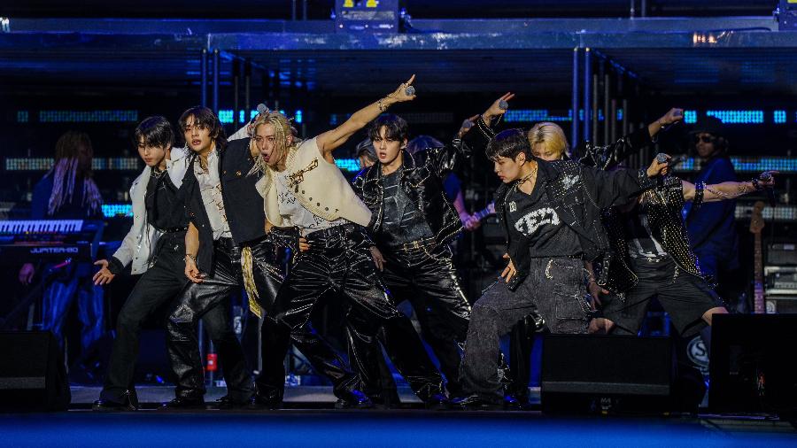 Stray Kids se apresenta durante o Lollapalooza no Grant Park em 2 de agosto de 2024 em Chicago, Illinois