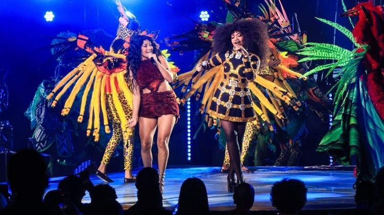 Gaby Amarantos e Zaynara no palco do Prêmio Sim à diversidade racial Gaby Amarantos e Zaynara no palco do Prêmio Sim à diversidade racial