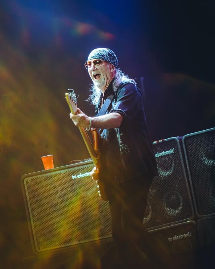 O baixista Roger Glover, do Deep Purple, se apresenta durante o festival Best of Blues and Rock, no parque Ibirapuera O baixista Roger Glover, do Deep Purple, se apresenta durante o festival Best of Blues and Rock, no parque Ibirapuera
