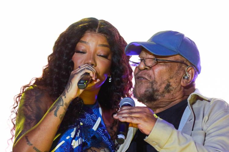 Ludmilla recebe Martinho da Vila no palco do TIM Music SP, no sábado (12), no Ibirapuera Ludmilla recebe Martinho da Vila no palco do TIM Music SP, no sábado (12), no Ibirapuera
