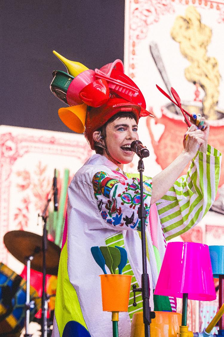 Adriana Calcanhotto apresentou seu projeto lúdico PARTIMPIM