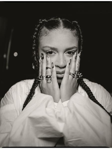 Flor tem 350 mil ouvintes mensais só no Spotify Flor tem 350 mil ouvintes mensais só no Spotify