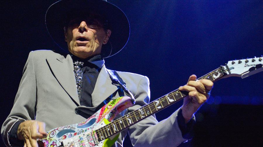O guitarrista Steve Vai durante show da banda Beat - Divulgação Mercury Concerts