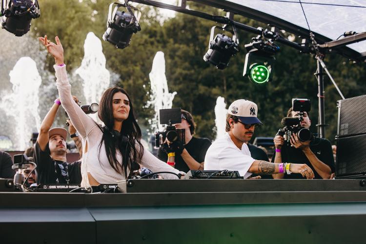 Back-to-back entre ANNA e Antdot, que uniu afro-house com techno no palco Crystal Garden do Tomorrowland Back-to-back entre ANNA e Antdot, que uniu afro-house com techno no palco Crystal Garden do Tomorrowland